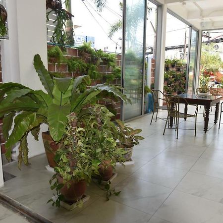 Отель Baan Petcharat Patong Экстерьер фото