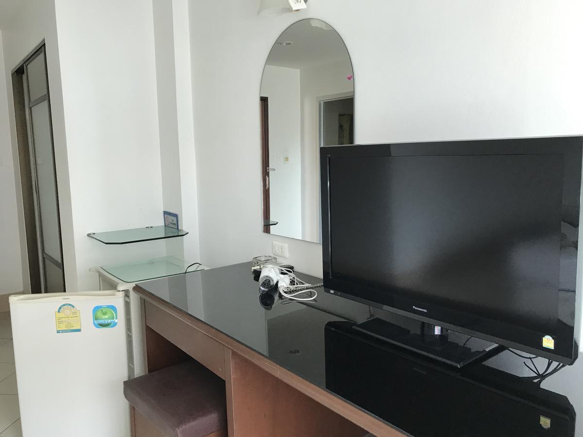 Отель Baan Petcharat Patong Экстерьер фото