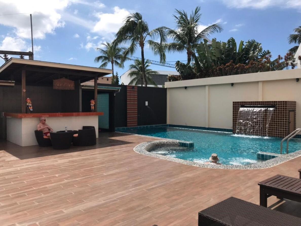 Отель Baan Petcharat Patong Экстерьер фото