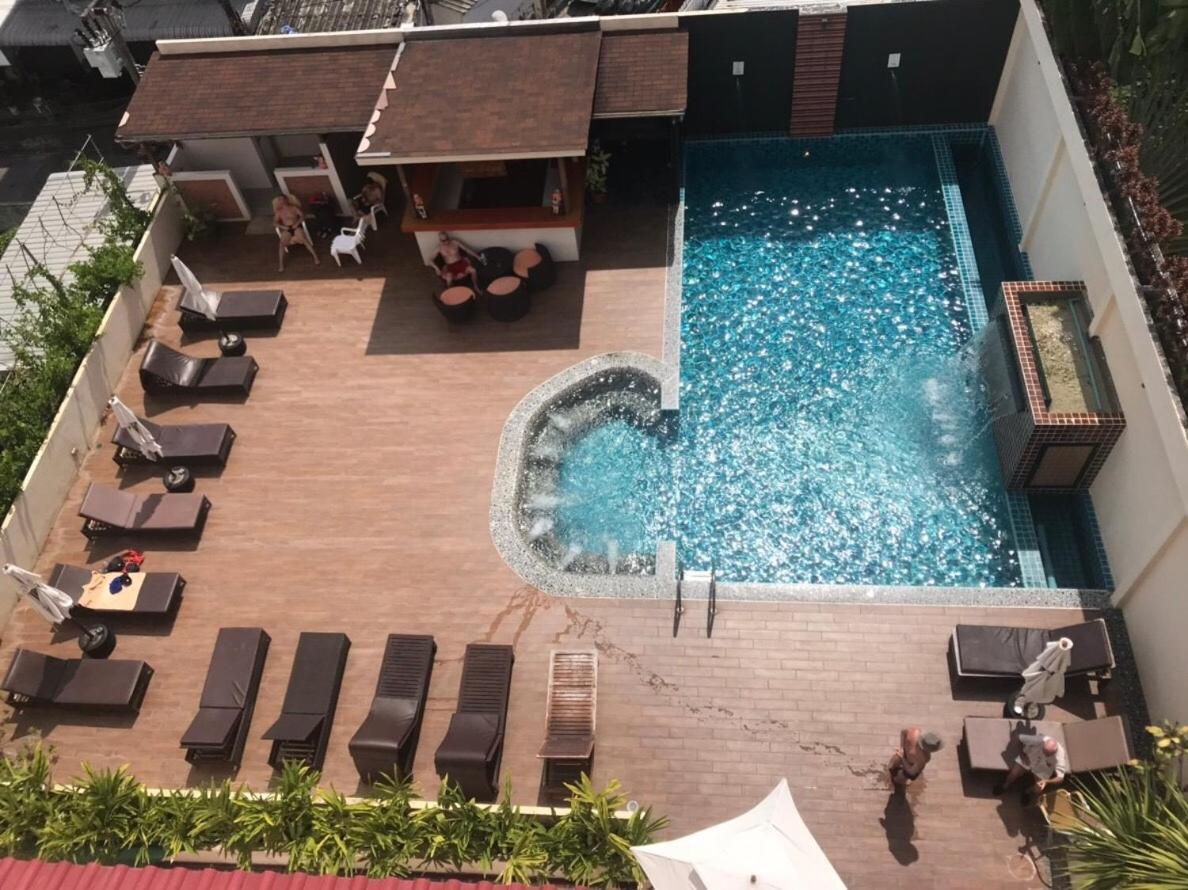Отель Baan Petcharat Patong Экстерьер фото